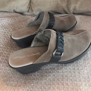 Easy Spirit clogs, size 8 1/2